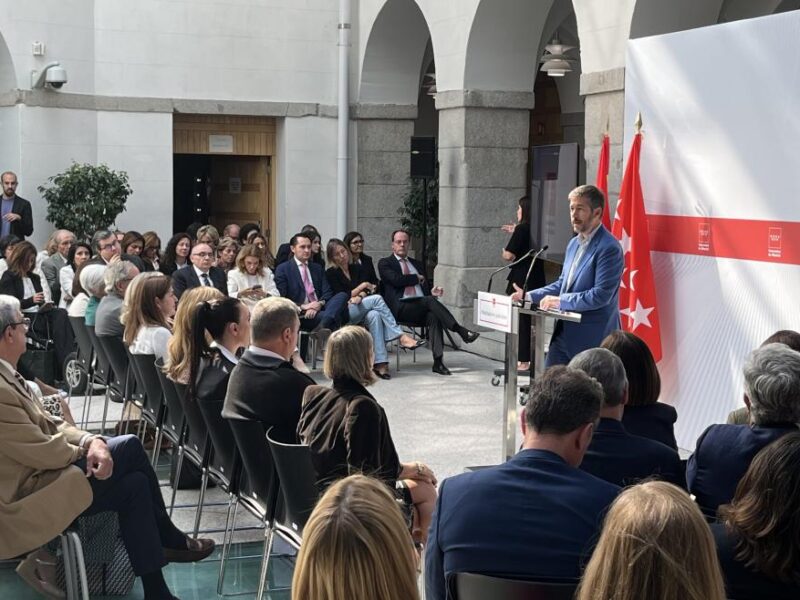 La Comunidad de Madrid presenta los primeros expertos facilitadores de España que prestarán apoyo a personas con discapacidad en procesos judiciales