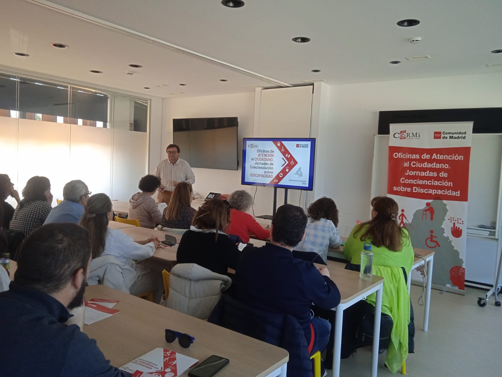 Jornada para mejorar la atención a personas con discapacidad en el ámbito de los servicios públicos, en el Ayuntamiento de Las Rozas