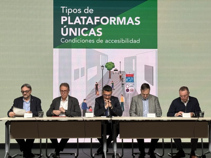 Panel de expertos y debate abierto sobre plataformas únicas en el espacio público, organizado por ONCE