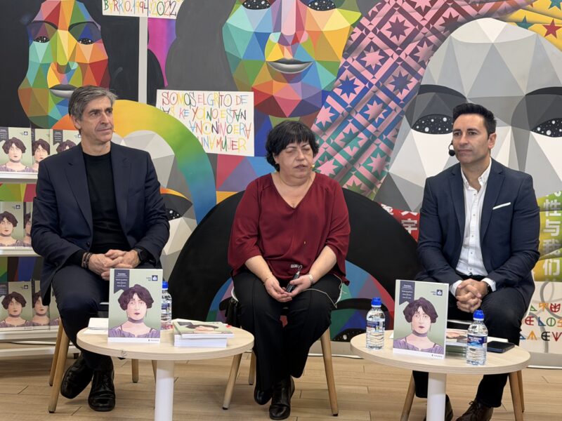 Acto de presentación del libro en lectura fácil de tres cuentos de Concha Espina, por parte de la vicealcaldesa de Madrid