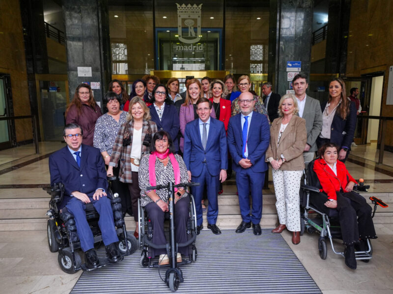 Inauguración de la Oficina de Información y Acompañamiento a Familias con Menores con Discapacidad (OIFAMDIS) del Ayuntamiento de Madrid