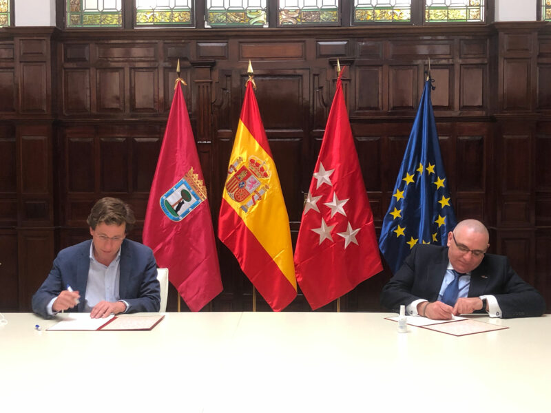 Acto de firma del protocolo general de actuación entre el Ayuntamiento de Madrid y CERMI Comunidad de Madrid, en relación con el “Plan adapta Madrid 2020”