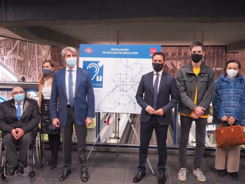 Acto de presentación de la mejora de los interfonos por medio de bucles magnéticos en Metro de Madrid