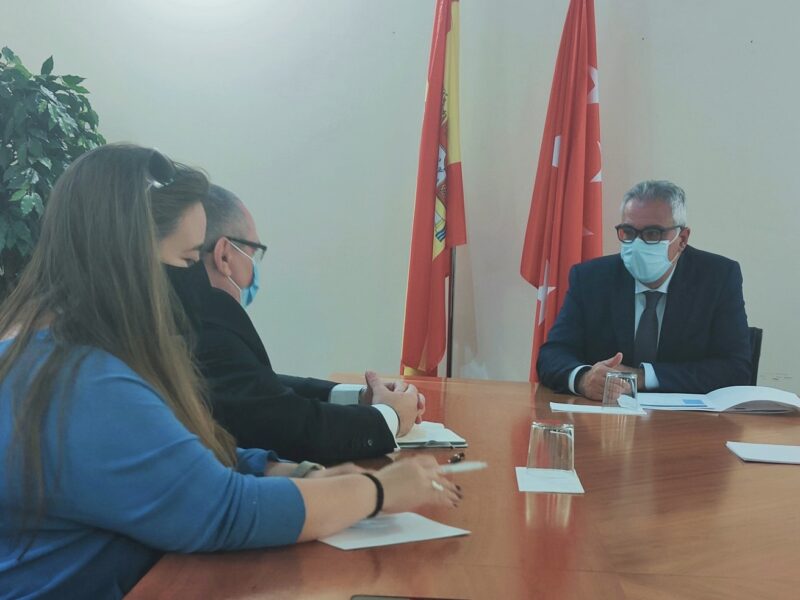 Reunión con el consejero de Administración Local y Digitalización de la Comunidad de Madrid