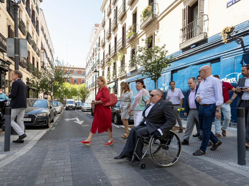 Visita al barrio de Justicia con la delegada del Área de Gobierno de Obras y Equipamientos del Ayuntamiento de Madrid