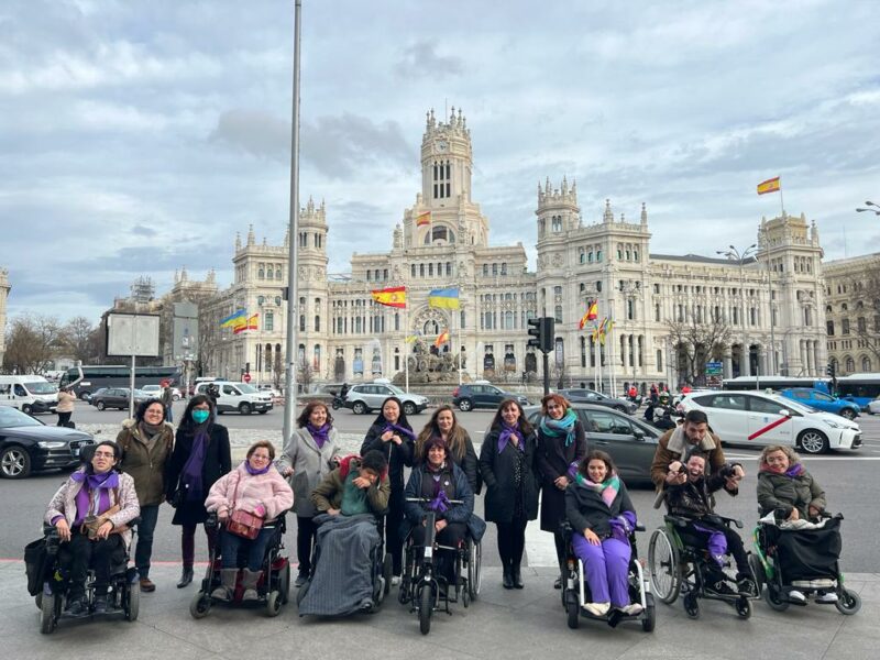 Red de mujeres de CERMI Comunidad de Madrid en la Marcha por el 8M