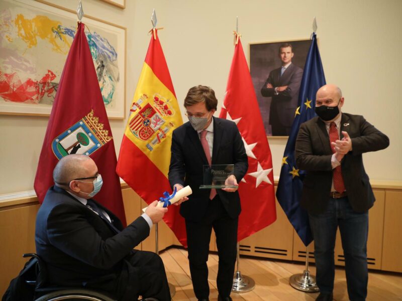 Acto de entrega del premio 'cermi.es' al Ayuntamiento de Madrid por la creación de la Oficina Accesibilidad