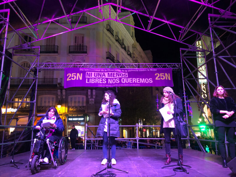 Lectura del Manifiesto en la puerta del sol de Madrid, tras la Concentración del 25N, Día Internacional de la Eliminación de la Violencia contra la Mujer