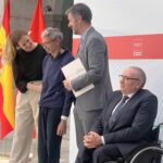 Acto del entrega del texto accesible del nuevo A49 de la CE de CERMI Comunidad de Madrid a la Comunidad de Madrid