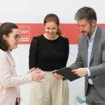 Acto del entrega del texto accesible del nuevo A49 de la CE de CERMI Comunidad de Madrid a la Comunidad de Madrid