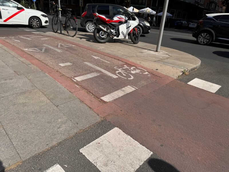 La justicia admite a trámite la demanda del Cermi contra el Ayuntamiento de Madrid para que los carriles-bici que ocupan aceras pasen a la calzada