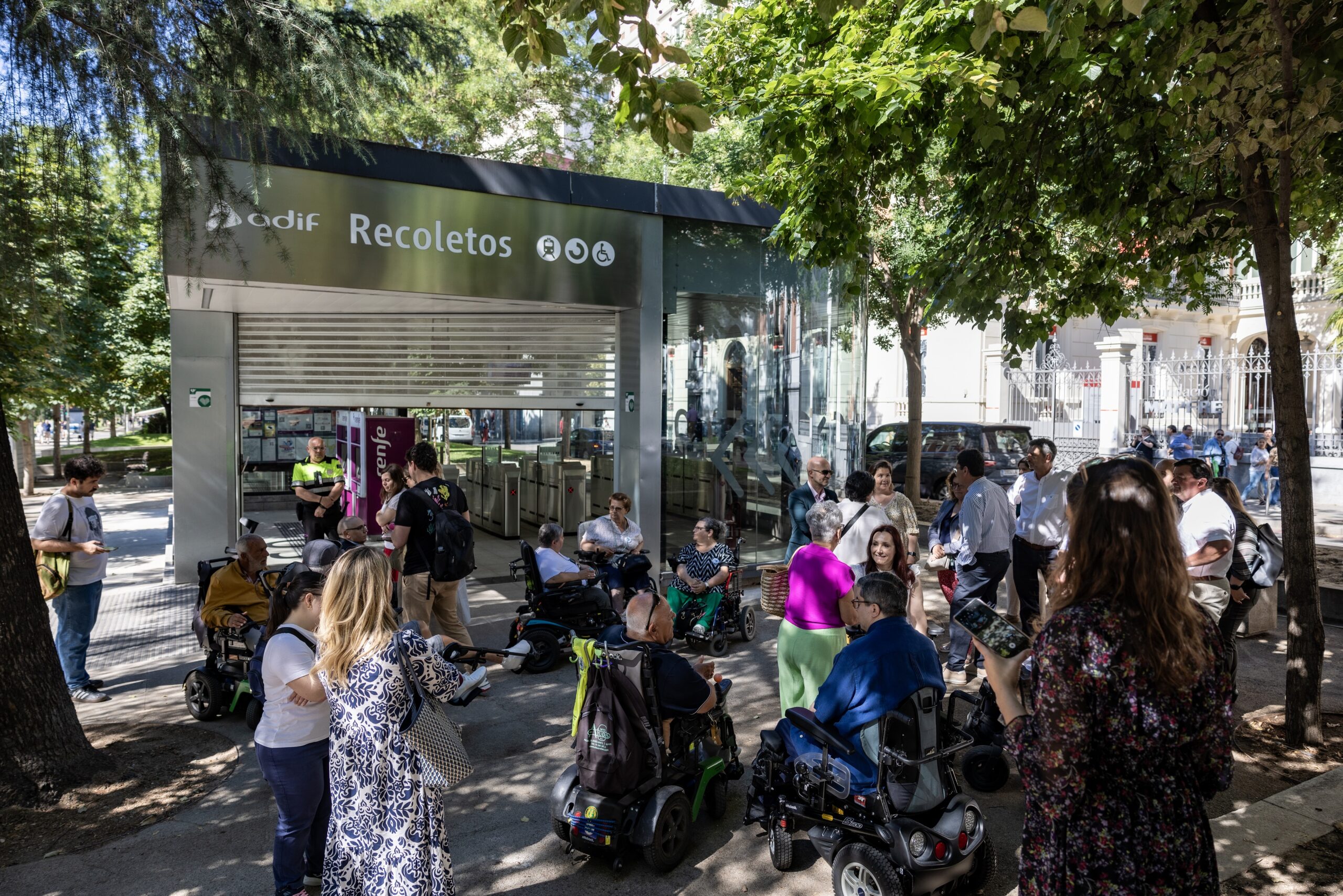 Visita a la Estación de Cercanías Madrid de Recoletos, con el Ministerio de Transporte y Movilidad Sostenible, ADIF y CERMI Estatal