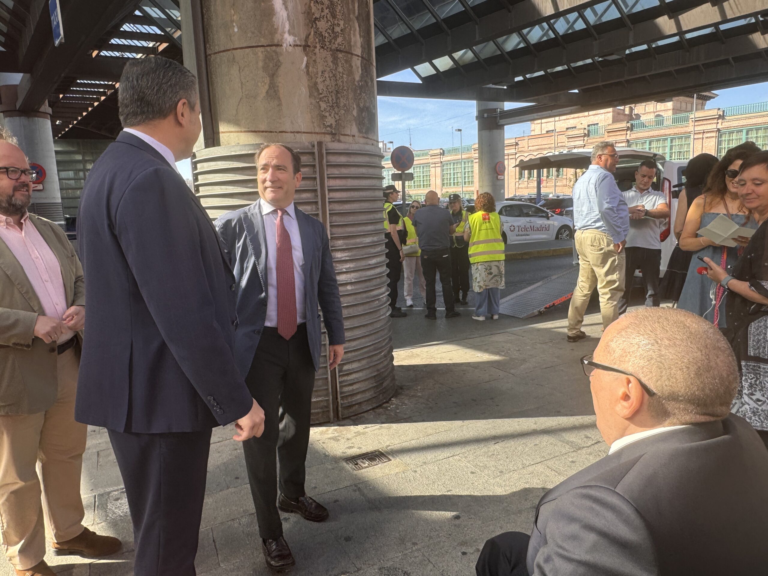 Acto de inicio de la campaña de inspección a vehículos Eurotaxis adaptados, con consejero de Vivienda, Transportes e Infraestructuras de la Comunidad de Madrid y delegado del Área de Urbanismo