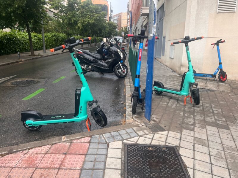 CERMI Comunidad de Madrid aplaude la retirada de los patinetes de las calles de la capital
