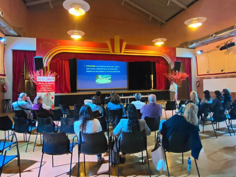 Jornada para mejorar la atención a personas con discapacidad en el ámbito de los servicios públicos, en el Ayuntamiento de Bruente