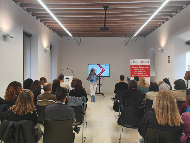 Jornada para mejorar la atención a personas con discapacidad en el ámbito de los servicios públicos, en el Ayuntamiento de Alcalá de Henares