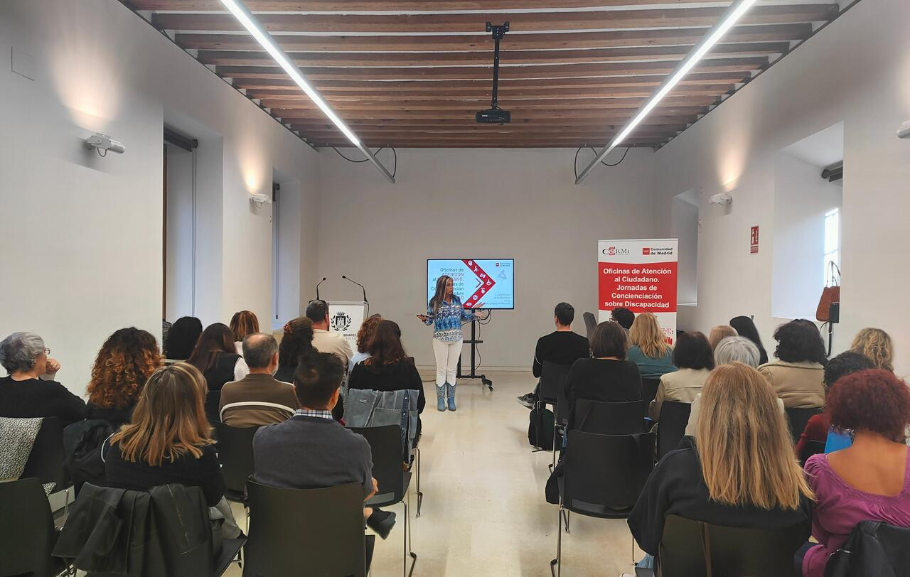 Jornada para mejorar la atención a personas con discapacidad en el ámbito de los servicios públicos, en el Ayuntamiento de Alcalá de Henares
