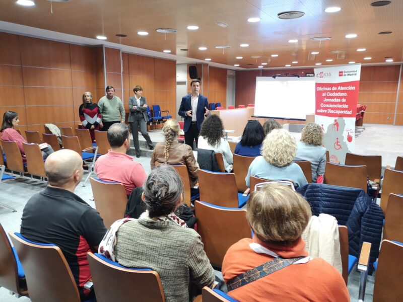 Jornada para mejorar la atención a personas con discapacidad en el ámbito de los servicios públicos, en el Ayuntamiento de Valdemorillo