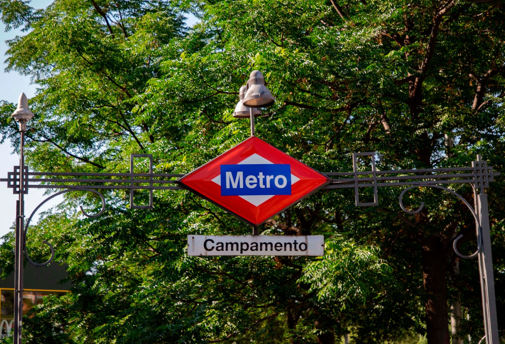 Cartel de la Estación de metro de Campamento en Madrid