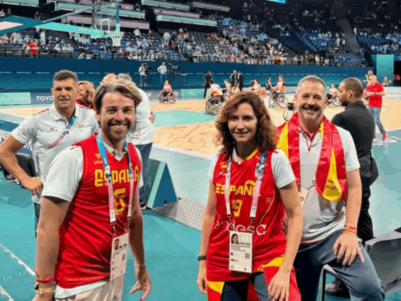 Imagen de la presidenta asistiendo a los Juegos Paralimpicos. Imagen de la Comunidad de Madrid. La Comunidad de Madrid impulsará a sus deportistas con proyección olímpica y paralímpica con el programa de apoyo 'Objetivo Los Ángeles 2028' --Objetivo LA28--, que tiene como fin unir recursos, innovación y asistencia técnica para llevar a los atletas de la región al máximo nivel en competiciones. Leer más: https://www.europapress.es/madrid/noticia-comunidad-impulsara-deportistas-olimpicos-paralimpicos-programa-apoyo-objetivo-angeles-2028-20250911140103.html (c) 2025 Europa Press. Está expresamente prohibida la redistribución y la redifusión de este contenido sin su previo y expreso consentimiento.