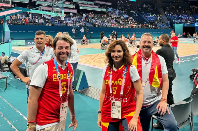 Imagen de la presidenta asistiendo a los Juegos Paralimpicos. Imagen de la Comunidad de Madrid. La Comunidad de Madrid impulsará a sus deportistas con proyección olímpica y paralímpica con el programa de apoyo 'Objetivo Los Ángeles 2028' --Objetivo LA28--, que tiene como fin unir recursos, innovación y asistencia técnica para llevar a los atletas de la región al máximo nivel en competiciones. Leer más: https://www.europapress.es/madrid/noticia-comunidad-impulsara-deportistas-olimpicos-paralimpicos-programa-apoyo-objetivo-angeles-2028-20250911140103.html (c) 2025 Europa Press. Está expresamente prohibida la redistribución y la redifusión de este contenido sin su previo y expreso consentimiento.