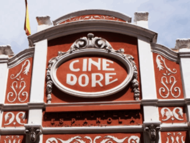 Fachada del cine Doré