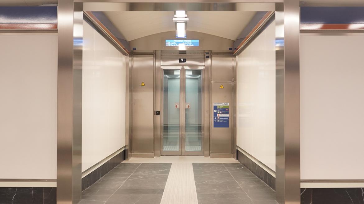 Uno de los nuevos ascensores en Avenida de América