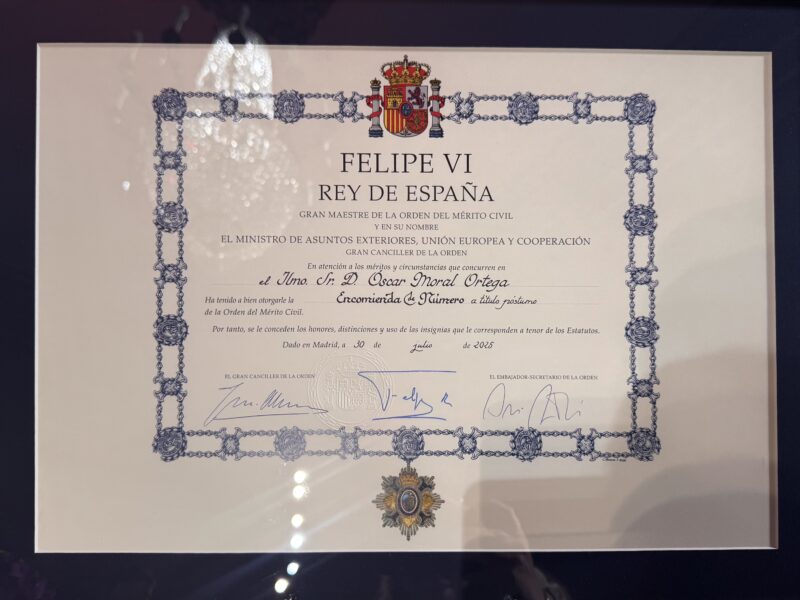 ENTREGA DE LA ORDEN DEL MÉRITO CIVIL, A TÍTULO PÓSTUMO, A ÓSCAR MORAL ORTEGA