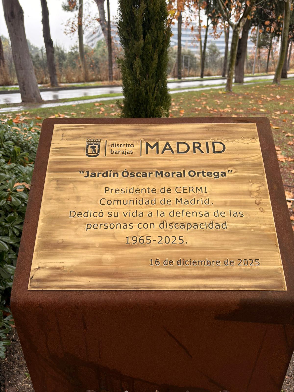 El Ayuntamiento de Madrid dedica unos jardines a Óscar Moral, presidente de CERMI Comunidad de Madrid fallecido en 2025