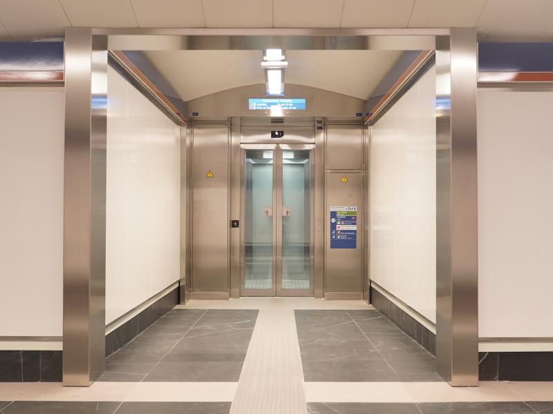 Nuevos ascensores en la estación de Avenida de AméricaNuevos ascensores en la estación de Avenida de América, foto de Metro de Madrid.