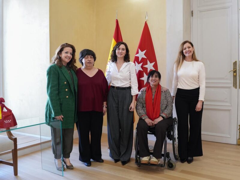 Díaz Ayuso se reúne en la Real Casa de Correos con la nueva presidenta de CERMI Madrid